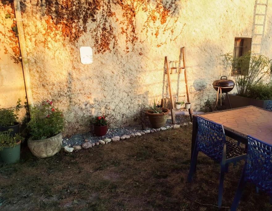 Gite A La Ferme Chaleureux Apartamento Civrac-de-Blaye Exterior foto