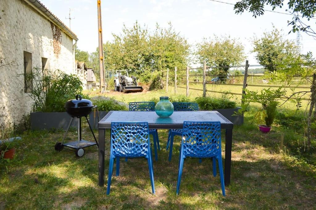Gite A La Ferme Chaleureux Apartamento Civrac-de-Blaye Exterior foto