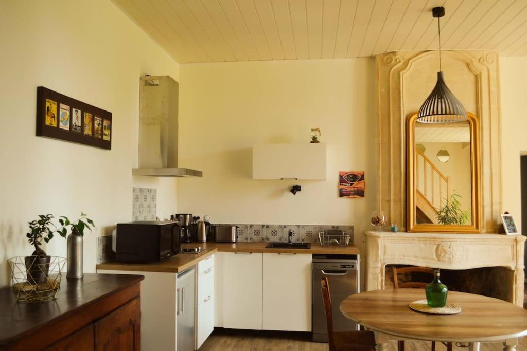 Gite A La Ferme Chaleureux Apartamento Civrac-de-Blaye Exterior foto